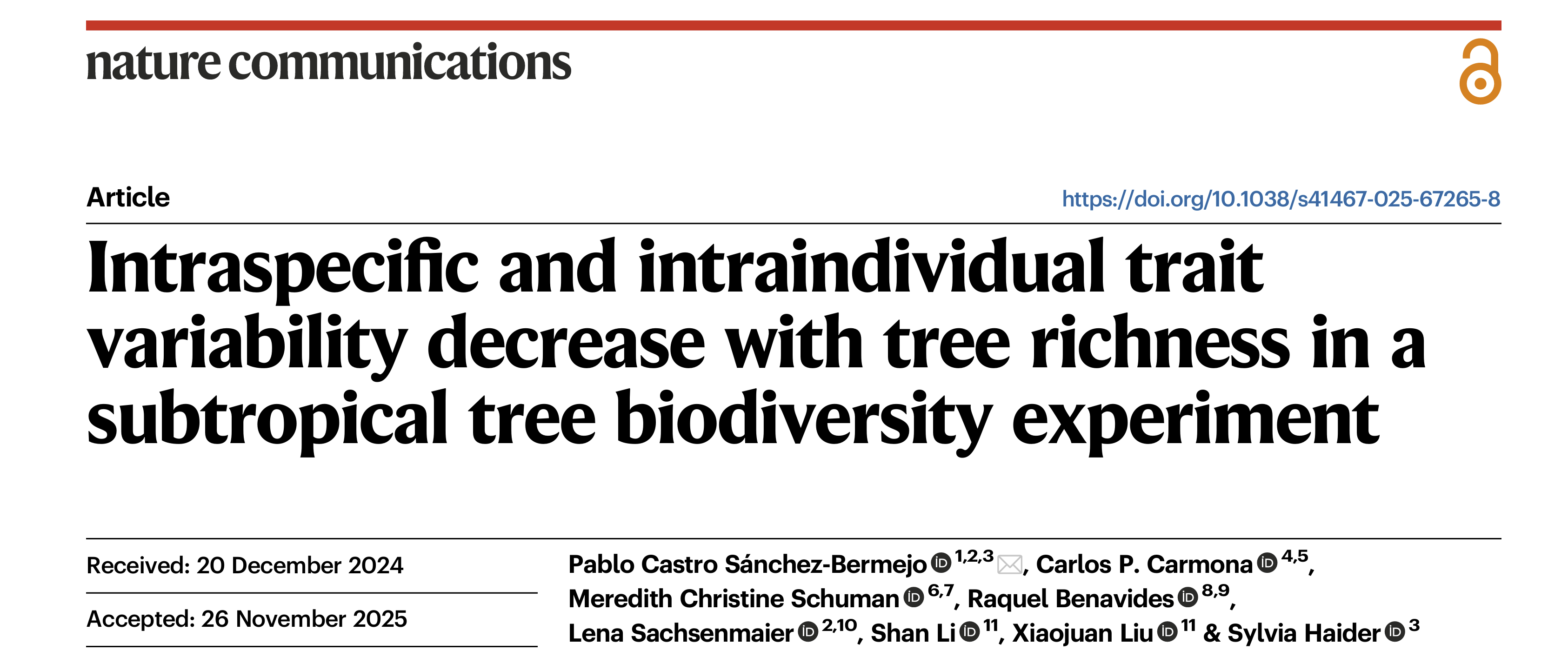 Intraspecific and intraindividual trait variability decrease with tree richness in a subtropical tree biodiversity experiment